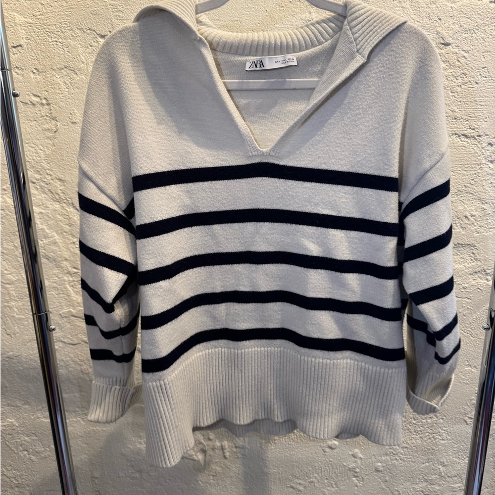 Zara Cream and Black V-Neck Sweater
